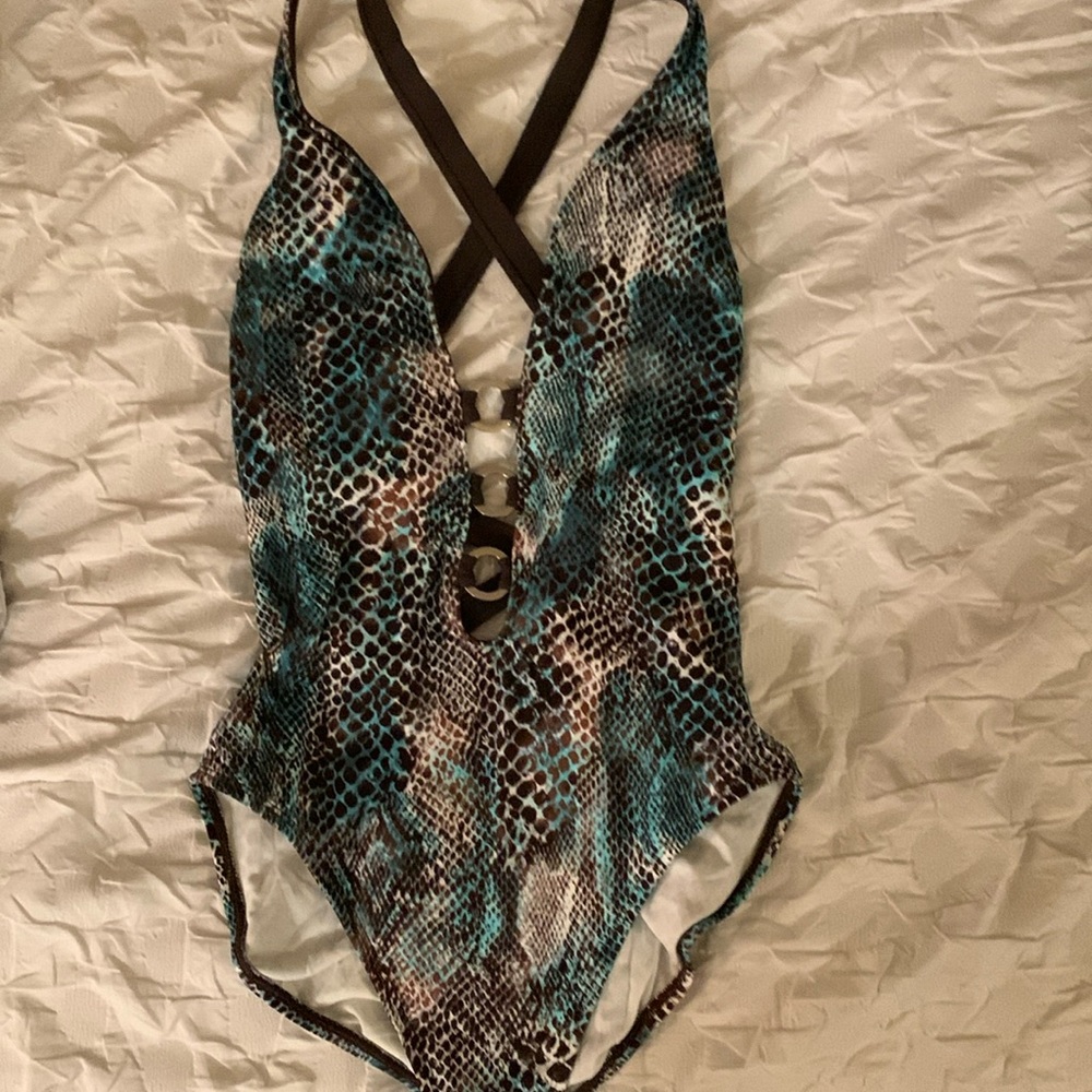 🎉2X HOST PICK🎉 La Blanca Snakeprint 3-Ring Detail One Piece Swimsuit - Picture 4 of 6